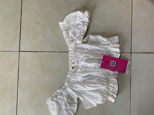 ÁO TRẮNG TRỄ VAI BÈO THUY