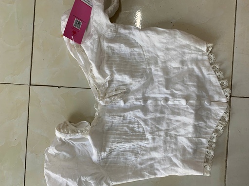 ÁO TRẮNG CUP NGỰC THUY