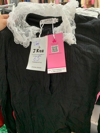 ÁO LEN ĐEN CỔ BÈO TRẮNG THUY