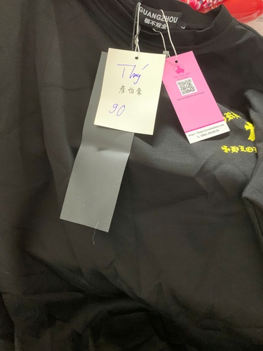 ÁO PHÔNG ĐEN HỌA TIẾT VÀNG THUY