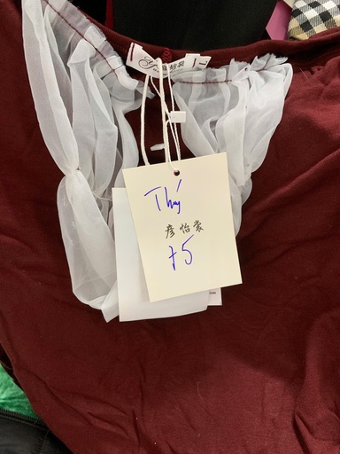 ÁO LEN ĐỎ CỔ DÂY TRẮNG THUY