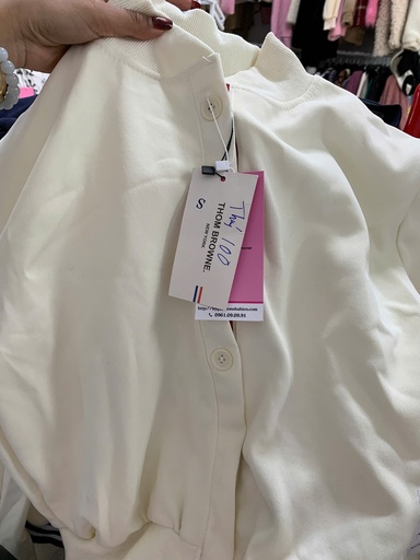 ÁO KHOÁC NỈ TRẮNG KẺ ĐỎ NGỰC THUY