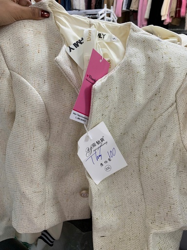 ÁO KHOÁC DẠ TRẮNG THUY