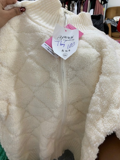 ÁO KHOÁC TRẮNG LÔNG CỪU THUY