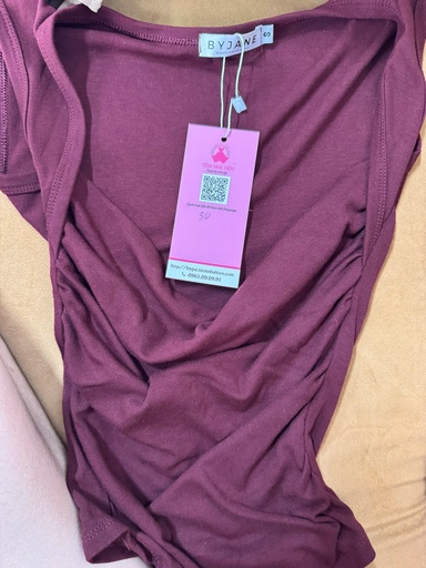 ÁO PHÔNG ĐỎ CỘC TAY NHÚN NGỰC M.ANH