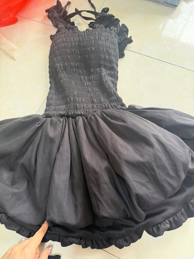 VÁY LIỀN ĐEN NHÚN LINH