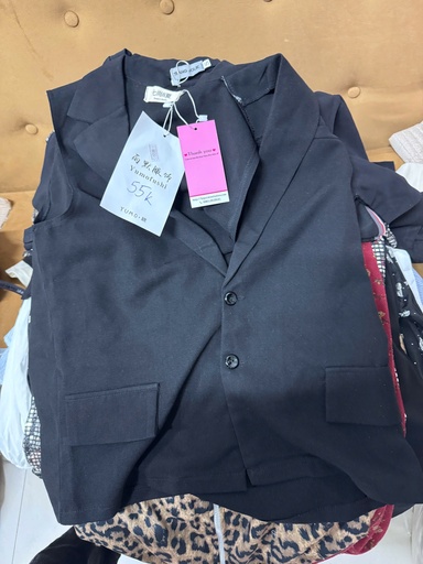 ÁO VEST ĐEN SÁT NÁCH THUY