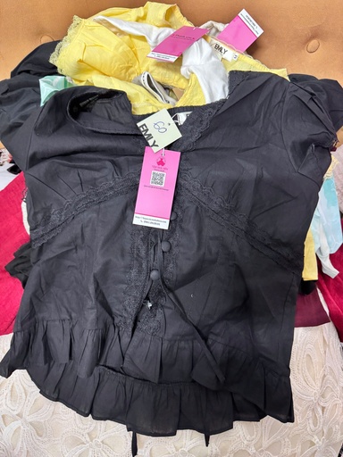 ÁO SÁT CÁCH ĐEN CỔ V CÚC NGỰC THUY