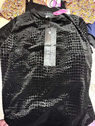 ÁO PHÔNG ĐEN KẺ Ô VUÔNG THUY