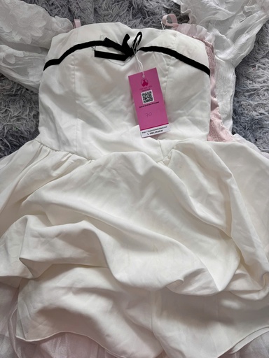 VÁY TRẮNG CUP NGỰC SEN