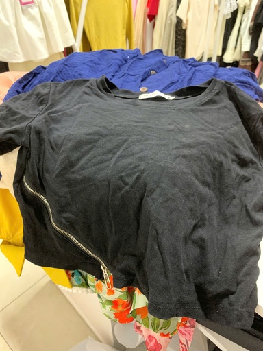 ÁO PHÔNG ĐEN KHÓA THANH