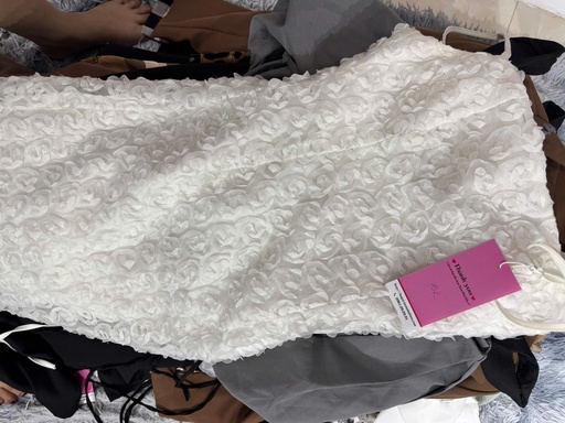 VÁY TRẮNG 2 DÂY HOA NỔI YEN