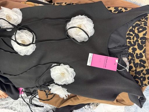 VÁY LIỀN ĐEN 2 DÂY HOA TRẮNG NỔI YEN