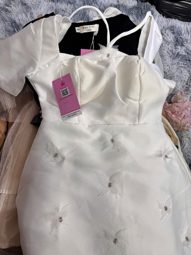 VÁY TRẮNG TIỂU THƯ HỌA TIẾT NỔI YEN