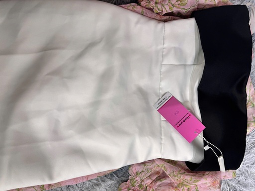 VÁY CUP TRẮNG - ĐEN 2 DÂY YEN