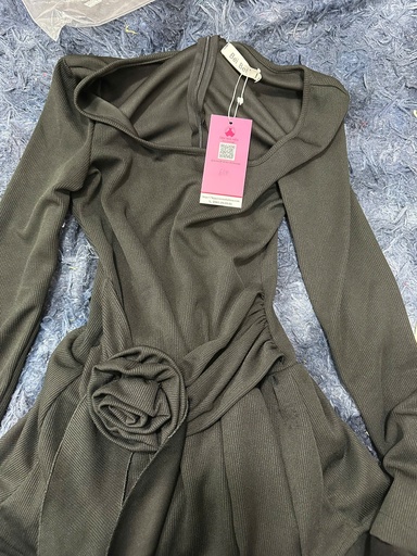 VÁY NỈ ĐEN HOA T.NGUYEN