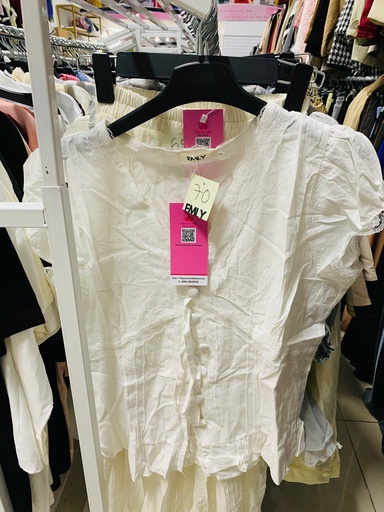 ÁO SƠMI EMLY TRẮNG CÚC DỌC THUY