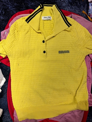 ÁO PHÔNG VÀNG MIUMIU THANH