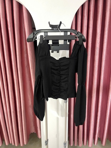 áo crt đen cổ vuông dài tay