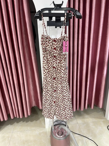 váy 2 dây hoa đỏ