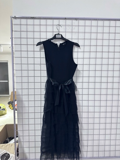 váy đen ba lỗ cv tầng 