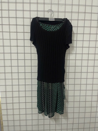 set áo đen quần xanh kẻ sọc 