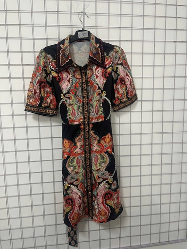 váy đen thổ cẩm cổ đính đá