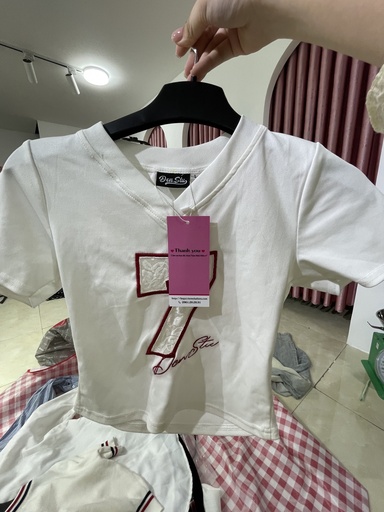 áo trắng crt cổ tim