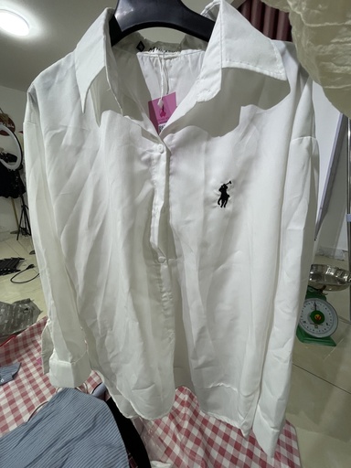 áo sơ mi trắng thêu ngựa 