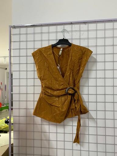 áo nâu khoét nách cổ tim 