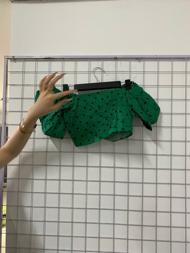 áo crt xanh lá chấm bi đen