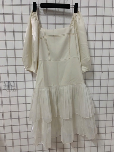 váy trắng tay lửng cv tầng