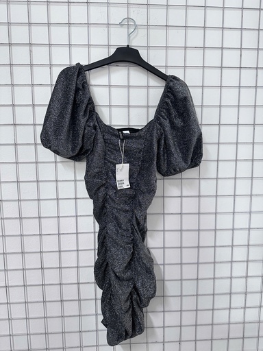 váy đen lấp lánh