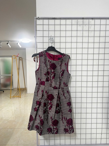 VÁY 3 LỖ HOA HỒNG