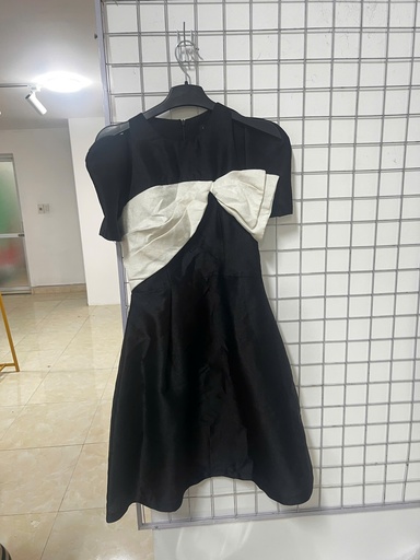 VÁY ĐEN NƠ TRẮNG