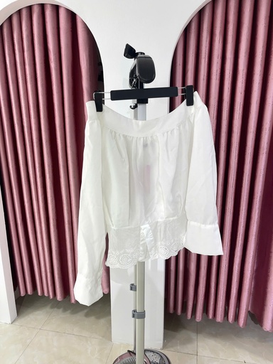 áo trễ vai trắng