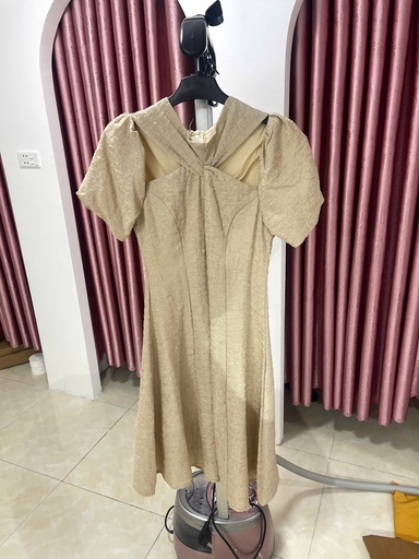 váy be đan chéo cổ 