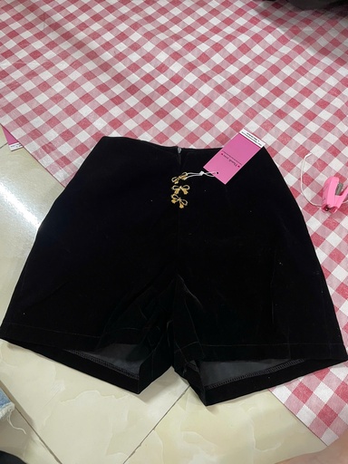 quần đùi nhung đen 